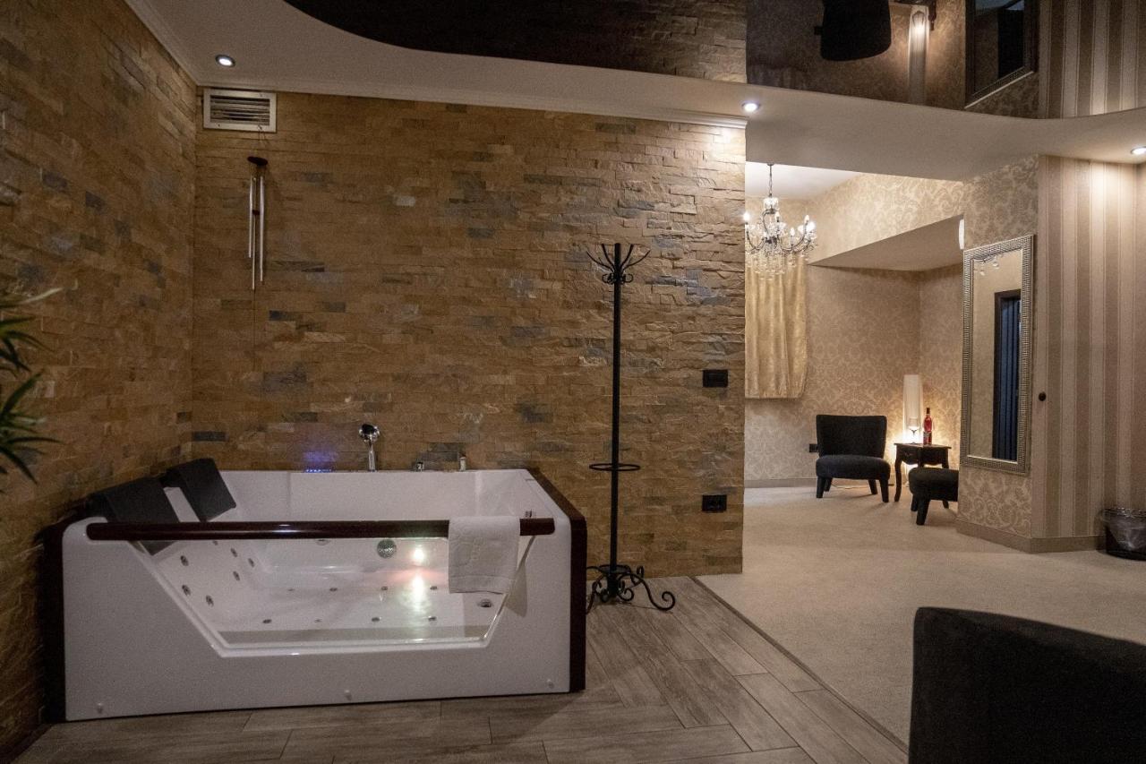 Madison Inn Suites - Wilson'S Square Beograd Bagian luar foto