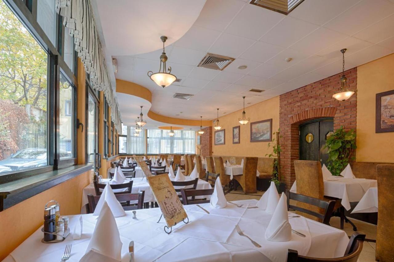 Madison Inn Suites - Wilson'S Square Beograd Bagian luar foto